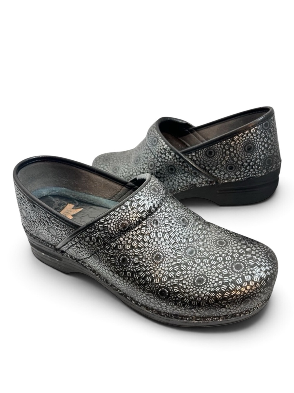 Dansko Professional XP Pro Nurse Clogs Womens 8.5 39 EU Black Pewter Medallion
